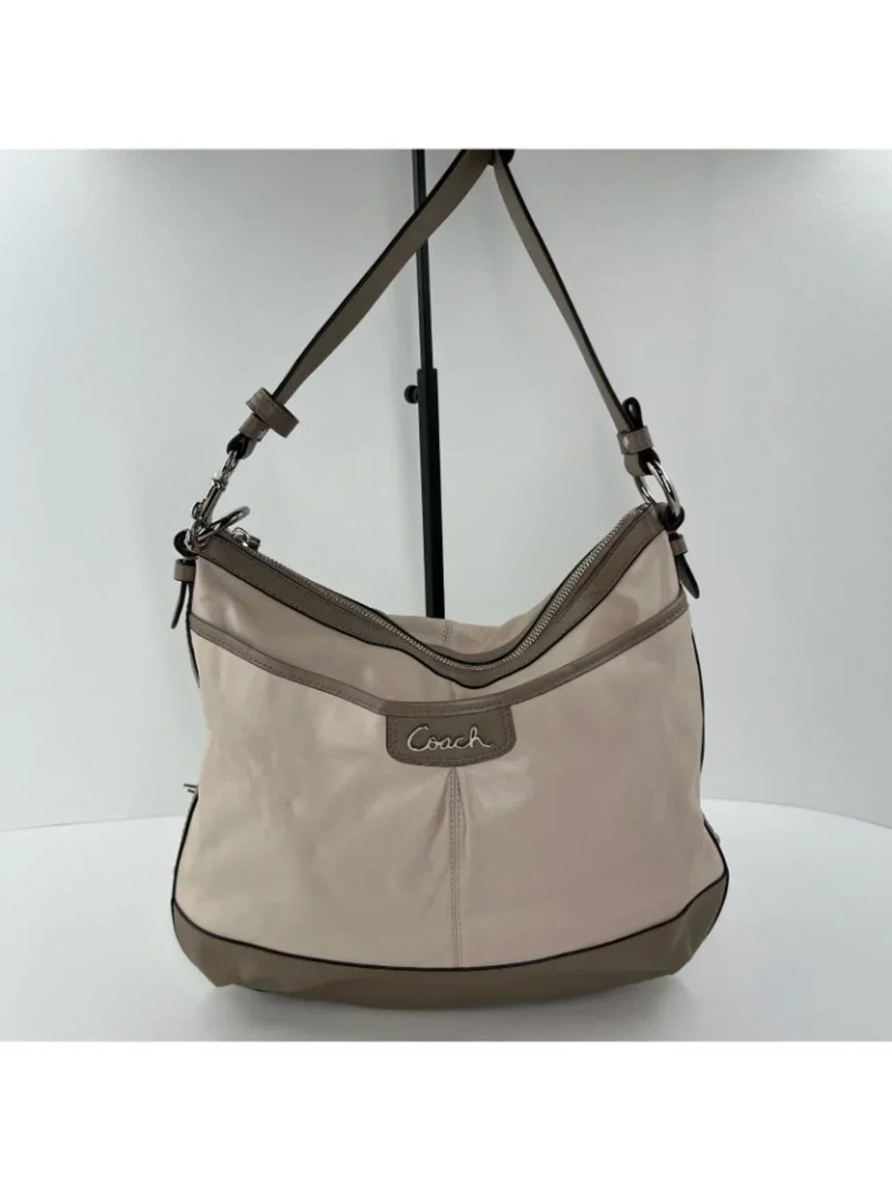 Coach Park Leather Duffle Hobo Shoulder Bag Large Pleated Zip Two Tone Cream Tan